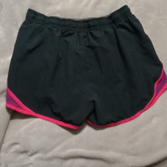 Under armor running shorts bundle medium - Picture 4 of 13